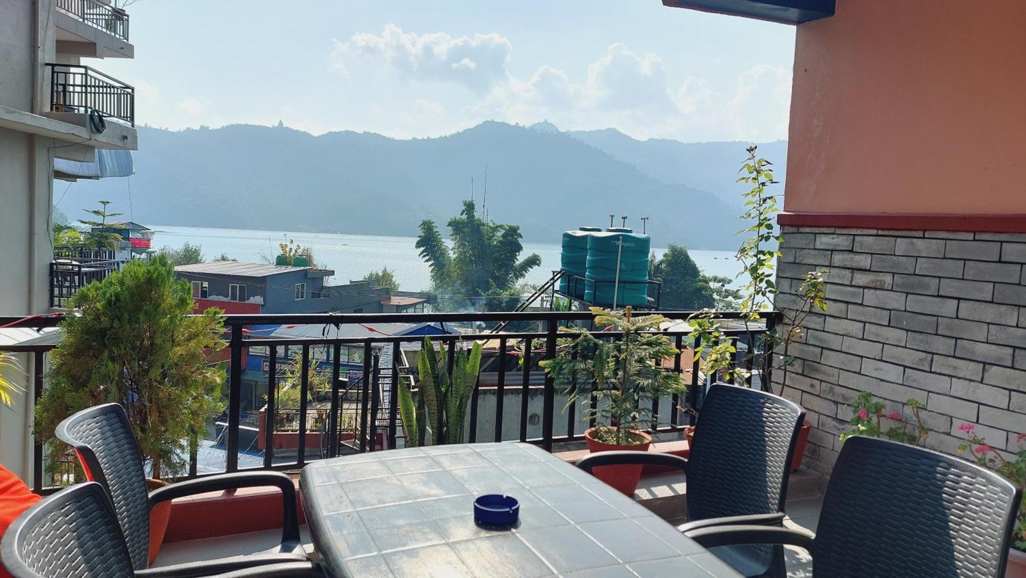 Golden Lake Pokhara Exteriör bild