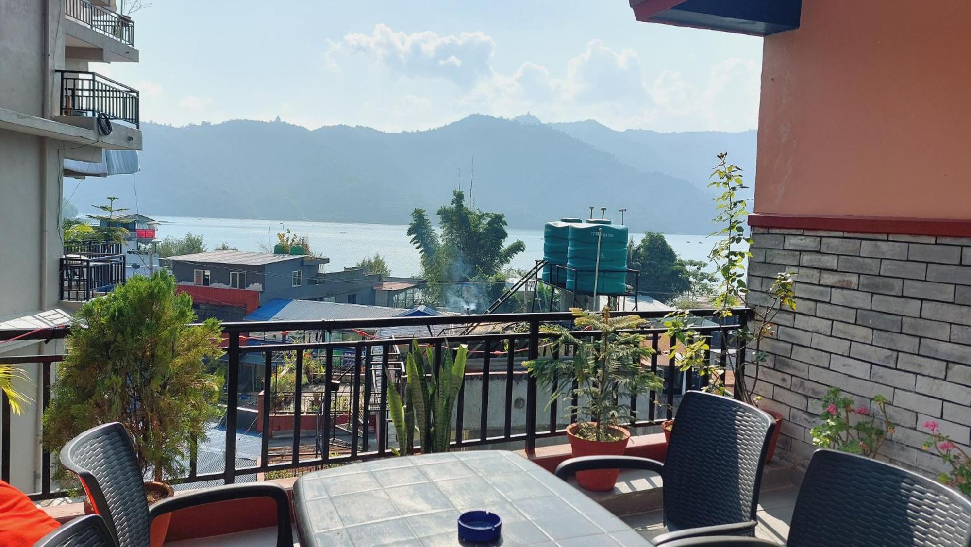 Golden Lake Pokhara Exteriör bild
